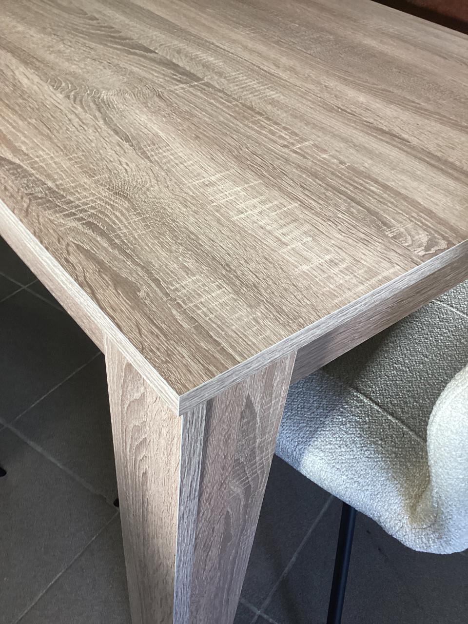 Stoel,tafel,stoelen,kastje juli 2025 samen €175