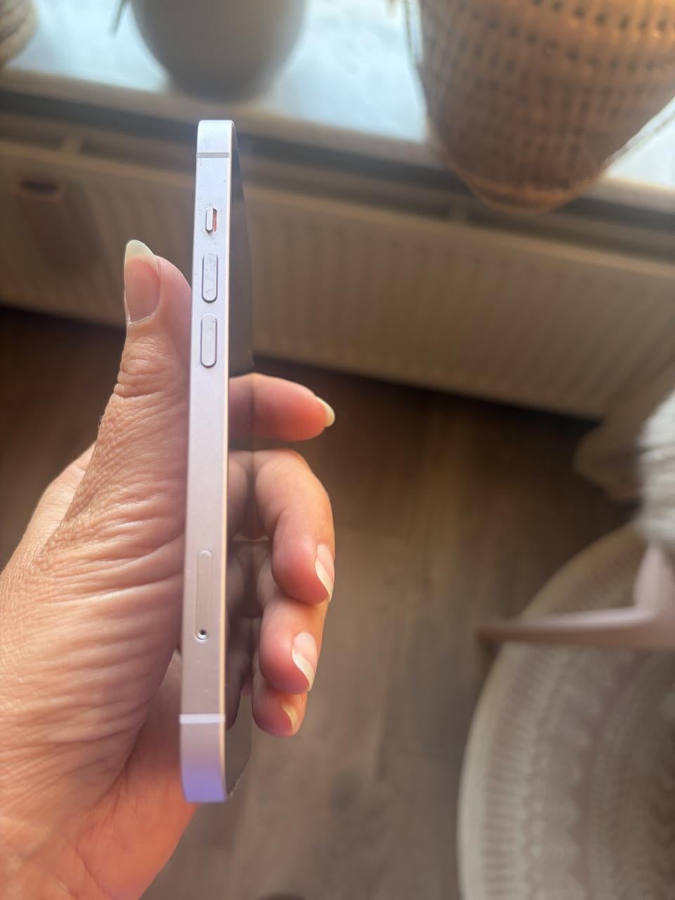 IPhone 14 lila