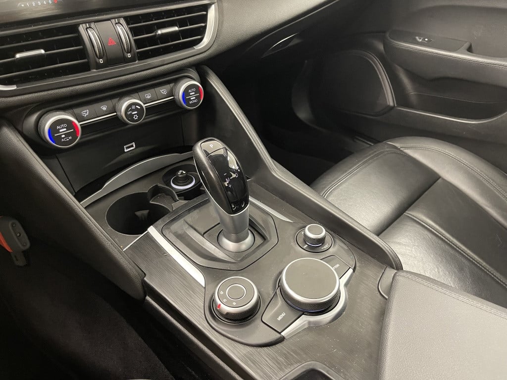 Alfa Romeo Giulia 2.0t super | colore esterno | trekhaak | 19'' | leder