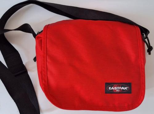 Eastpak schoudertas rood - Compact en handig