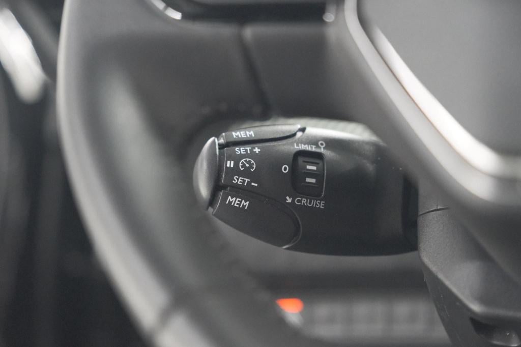 Peugeot 2008 puretech 130 active pack | trekhaak | camera | navigatie | par