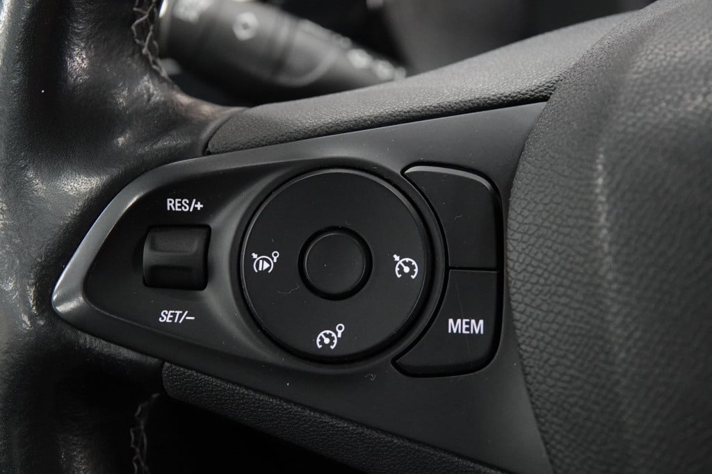 Opel Corsa 1.2 gs line | cruise | carplay | camera | pdc |