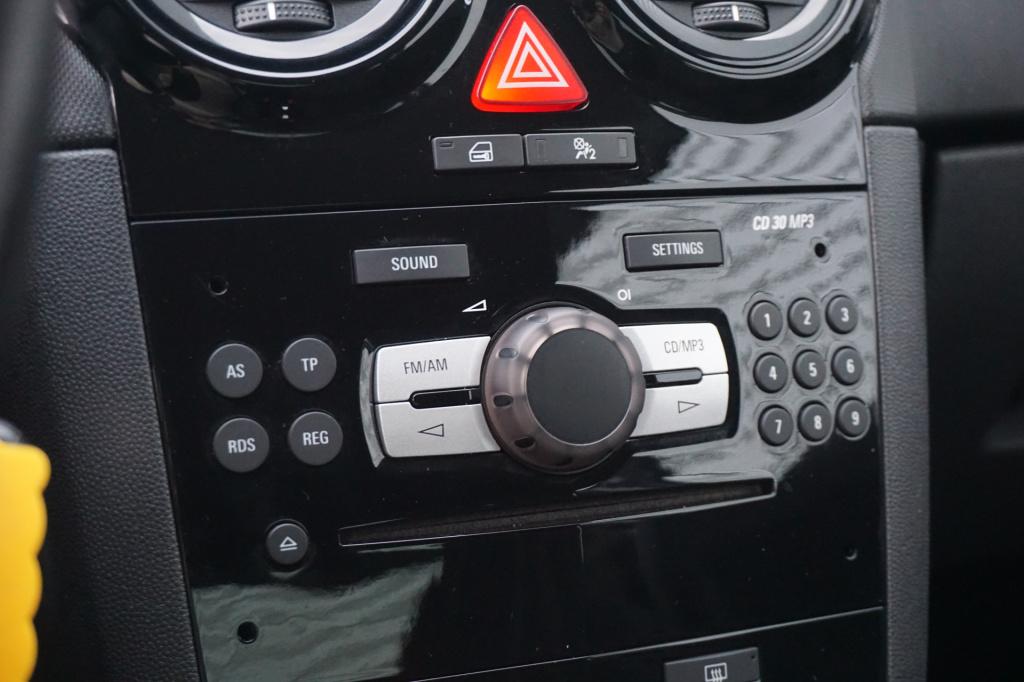 Opel Corsa 1.4-16v '111' edition airco / elektr. ramen / cruise / trekhaak