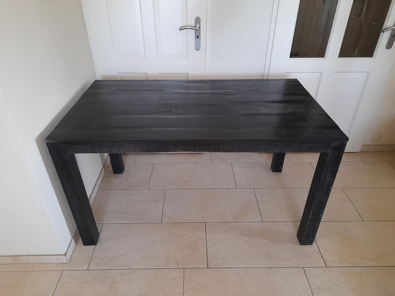 Massief mango  houten tafel 80 x 140 x 77H  (in goede nette staat )