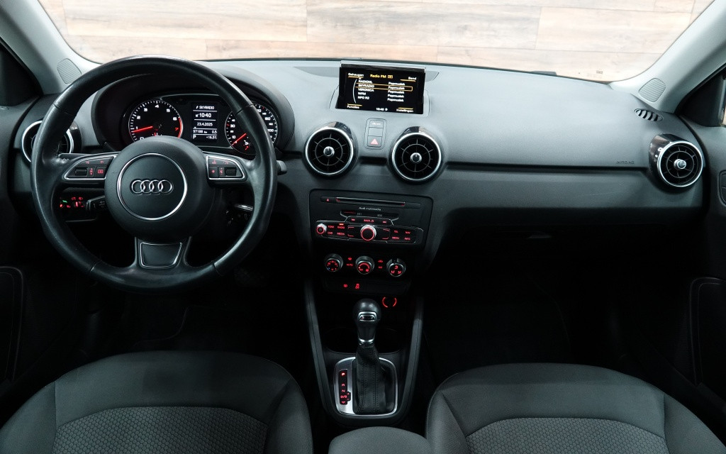 Audi A1 s-line 1.4 tfsi | automaat | pdc | navi | bluetooth |
