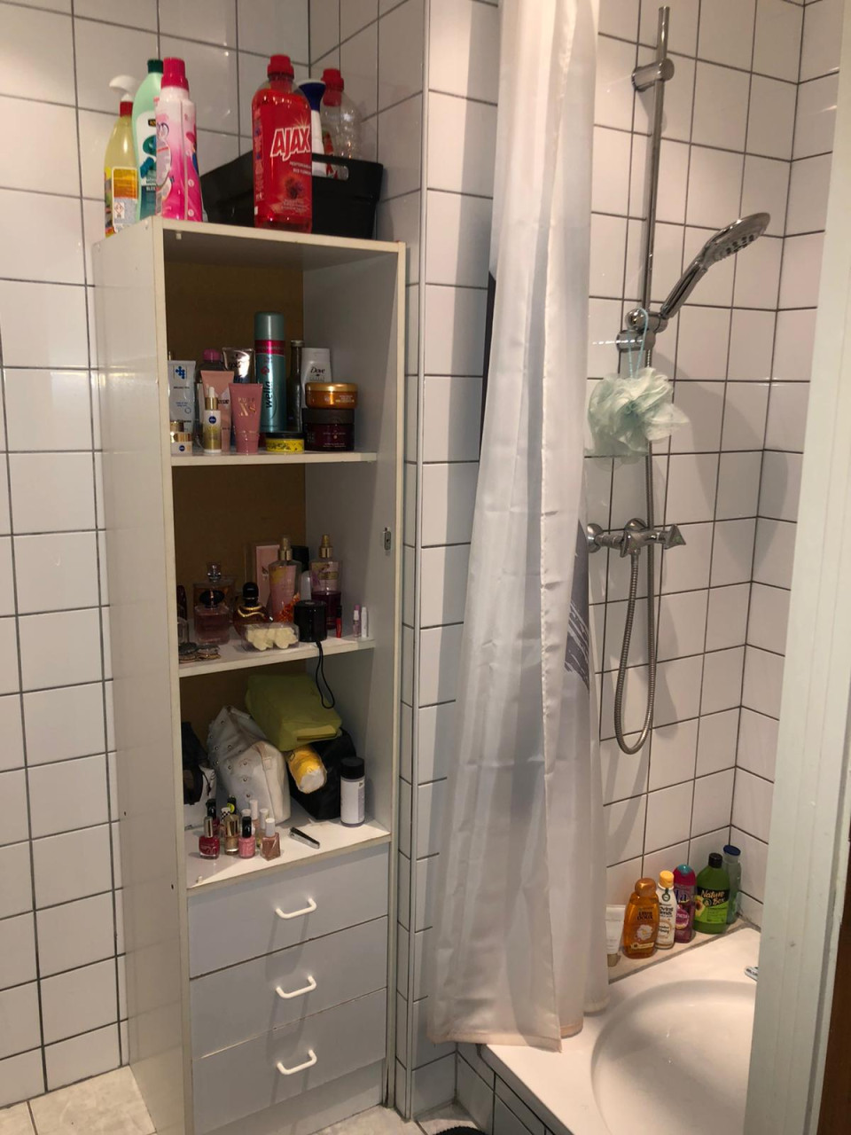 Nette kamer met eigen badkamer