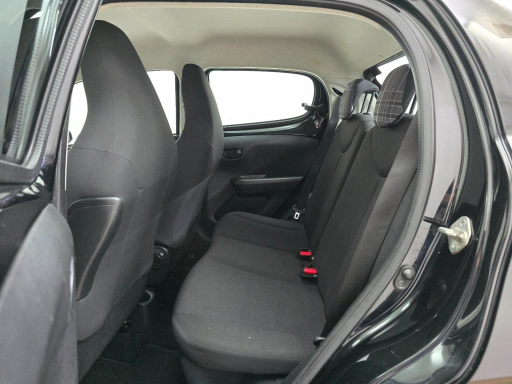 Peugeot 108 occasion in zwart met airco en bluetooth connecten | tweedehand