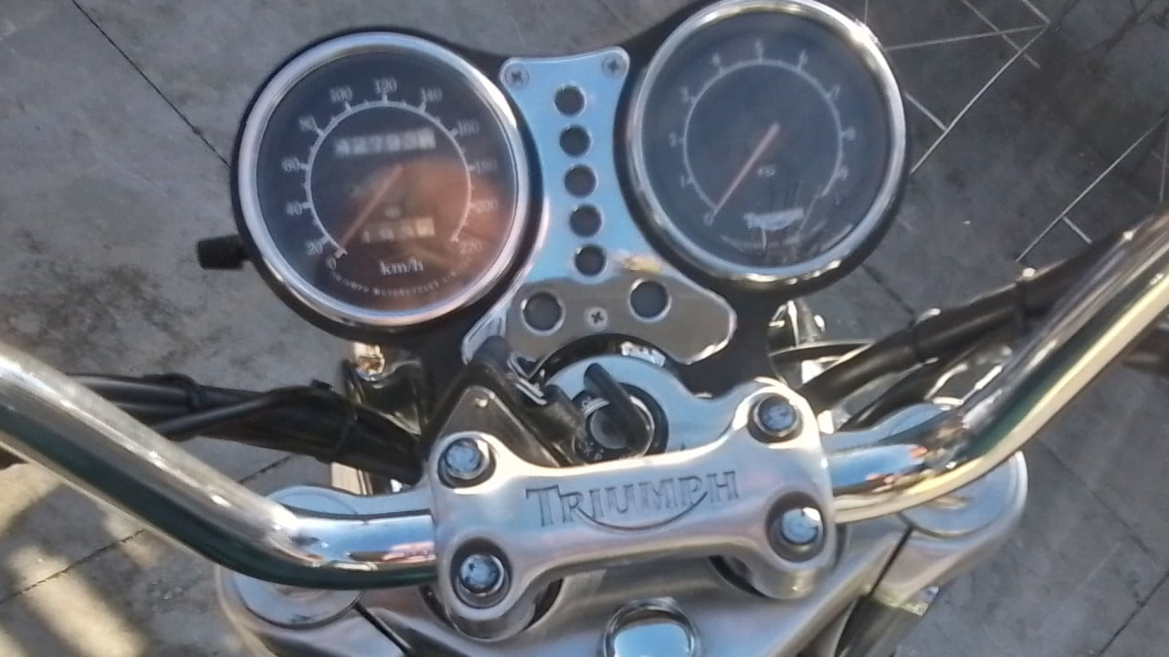 Triumph Thunderbird 900