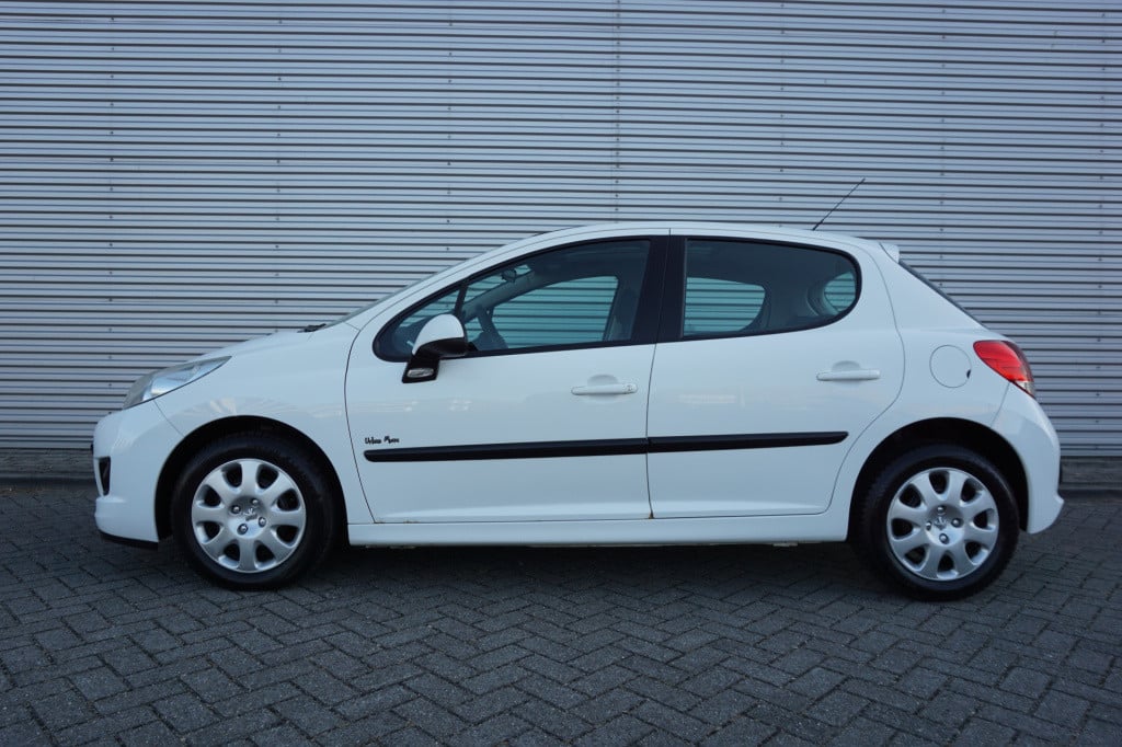 Peugeot 207 1.4 vti sublime airco / elektr. ramen / panoramadak
