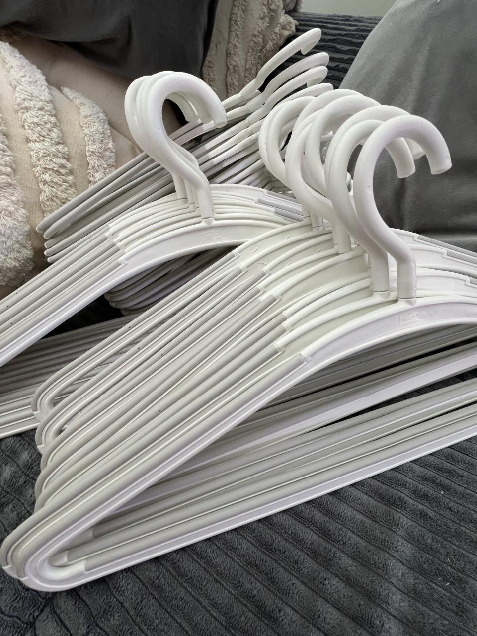 Witte IKEA kledinghangers – 38 stuks – zo goed als nieuw