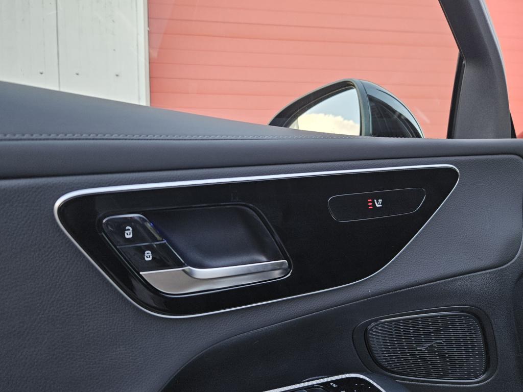 Mercedes-Benz Glc 200 4matic amg line | acc | camera | carplay