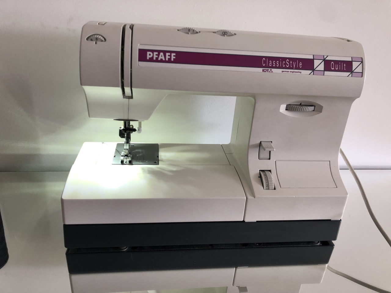 Degelijke Pfaff Classic Style naaimachine in goede schone staat