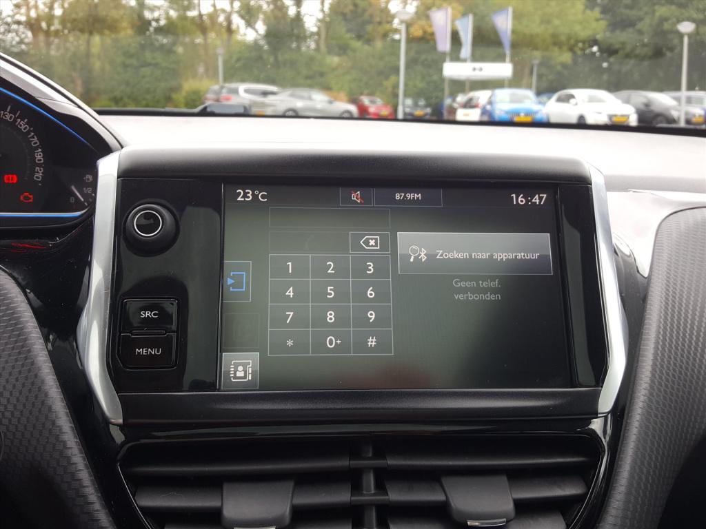 Peugeot 2008 allure1.2 puretech 110pk navigatie | cruise & climate control 