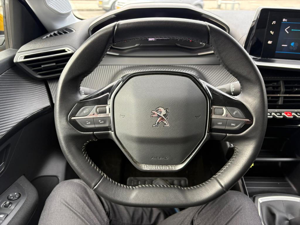 Peugeot 208 1.2 puretech blue lease active