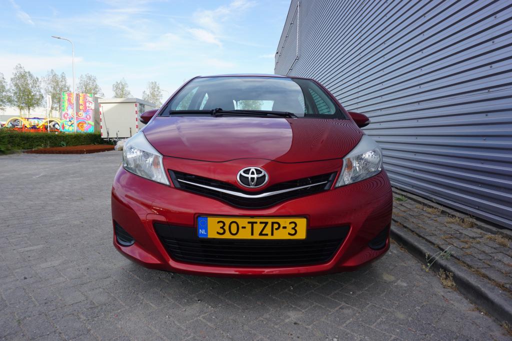 Toyota Yaris 1.0 vvt-i aspiration airco / navi / camera / bt / elektr. rame