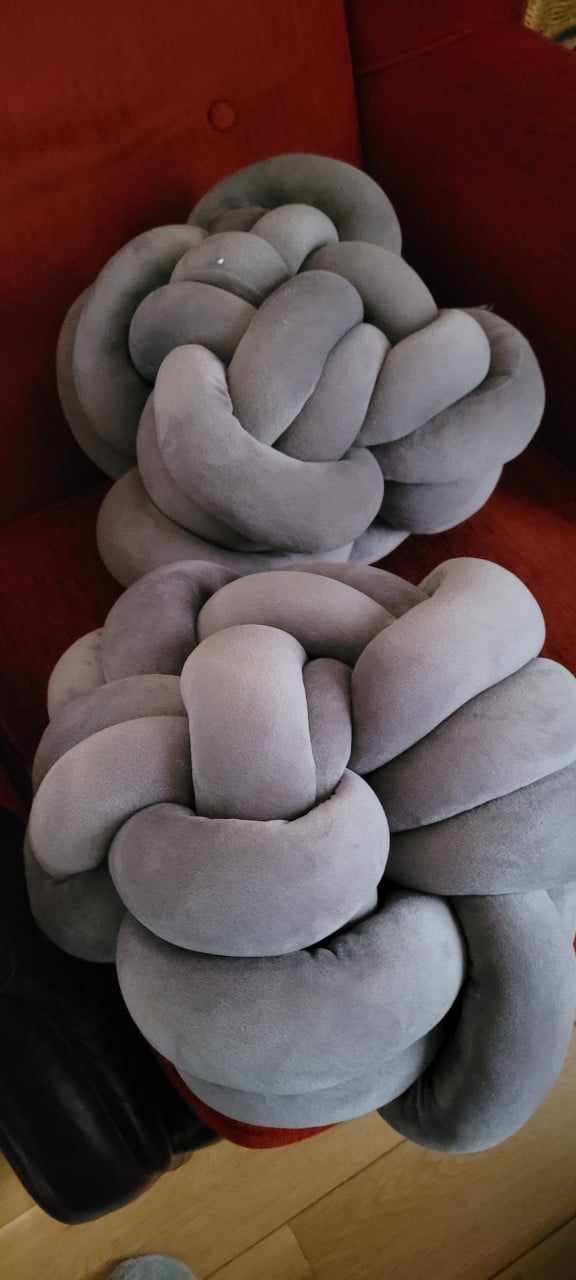 Kussen in knoop vorm