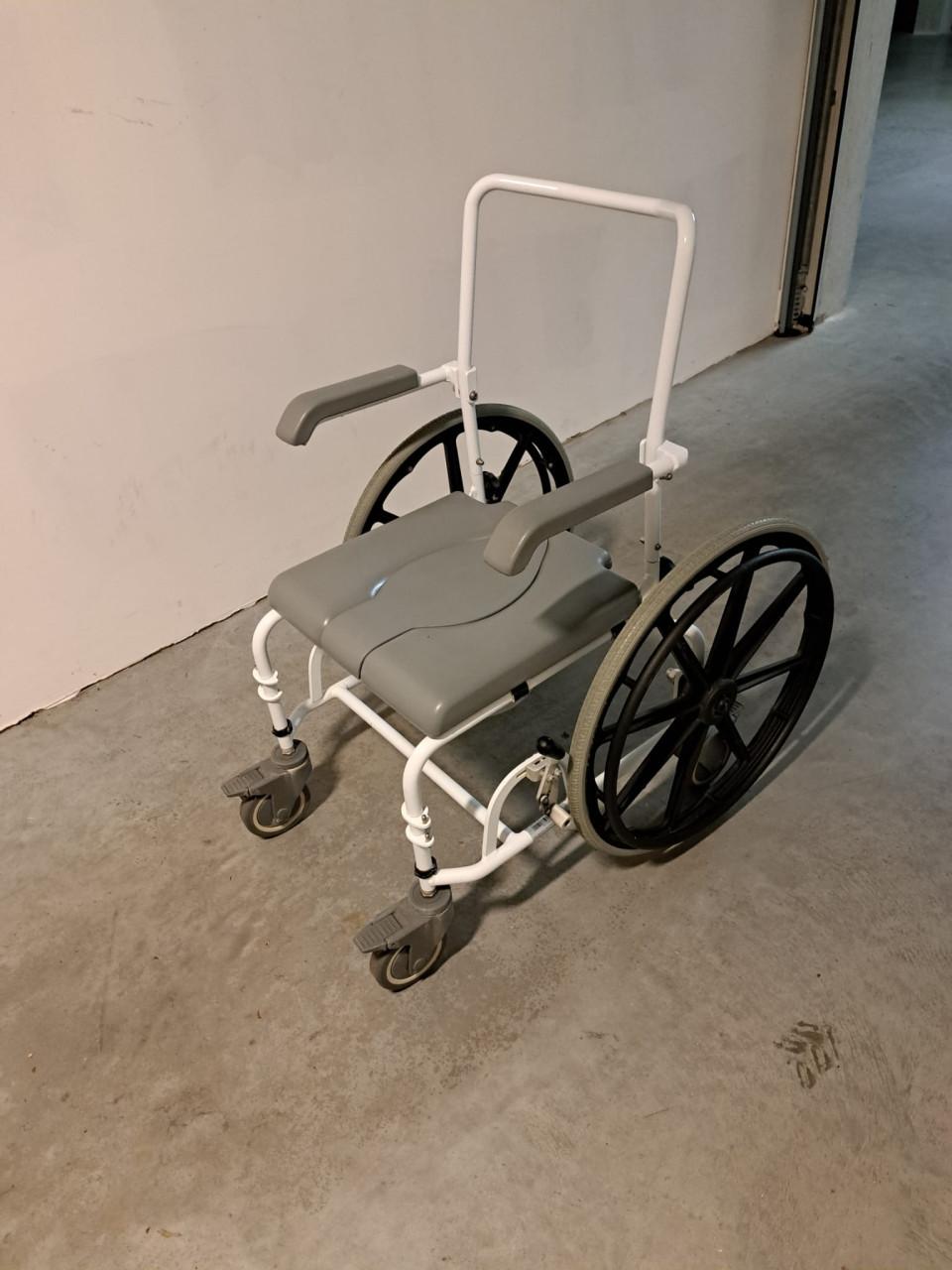 Douchestoel met toebehoren