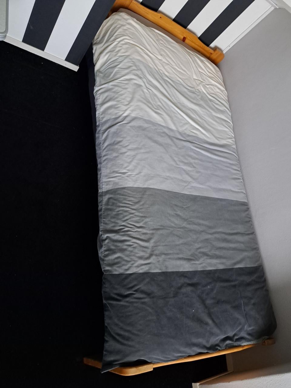 Grenen (logeer) bed