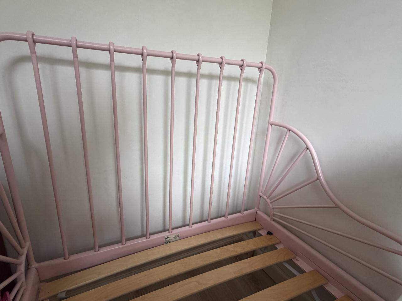 Meisjes uitschuifbed metaal peutermaat tot 80x200