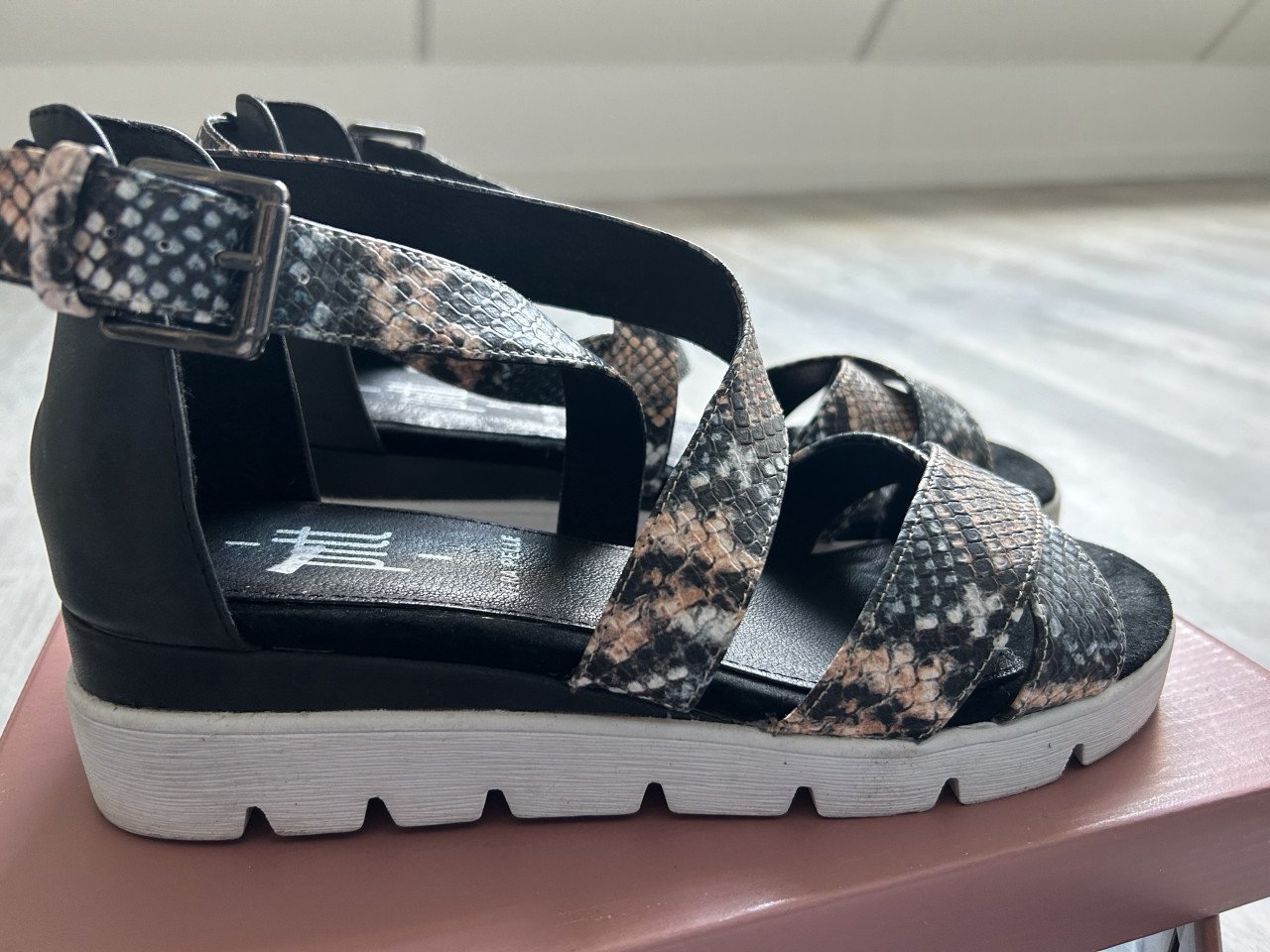 Sandalen (39) multi snake Pitt