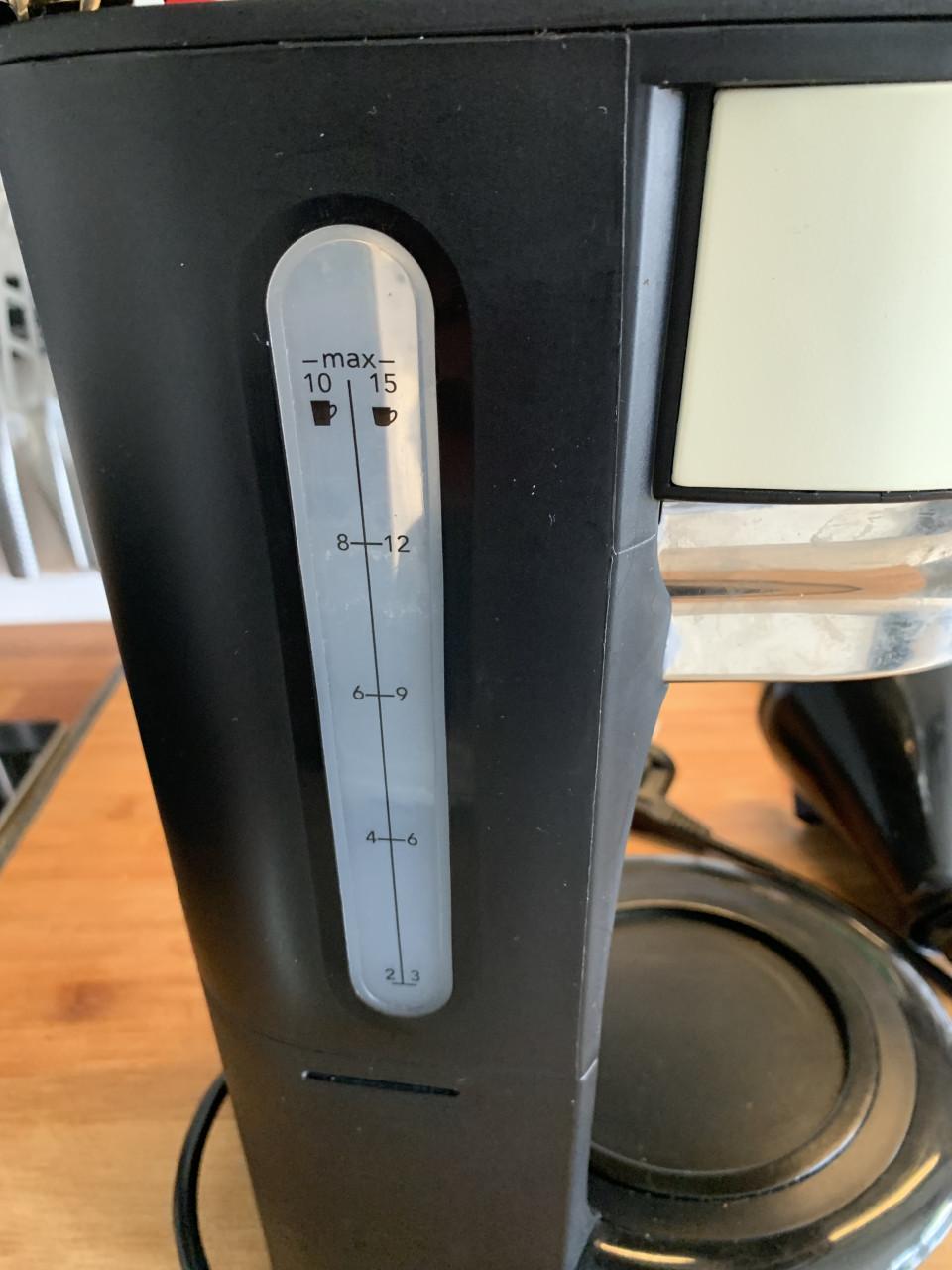 Een Russell Hobbs koffiezetapparaat met een glazen kan