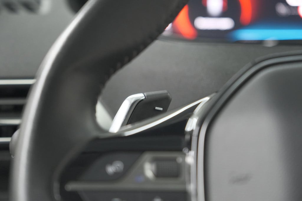 Peugeot 5008 puretech 130 eat8 active | 7 zitplaatsen | camera | navigatie 
