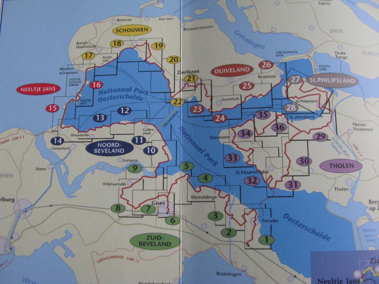 Boekje met wandelroute's.