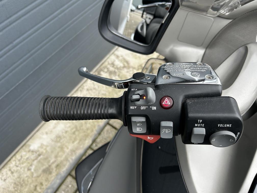 Als nieuw zijnde BMW K1200LT uit 2005 met slecht 23164km!! €5750,-