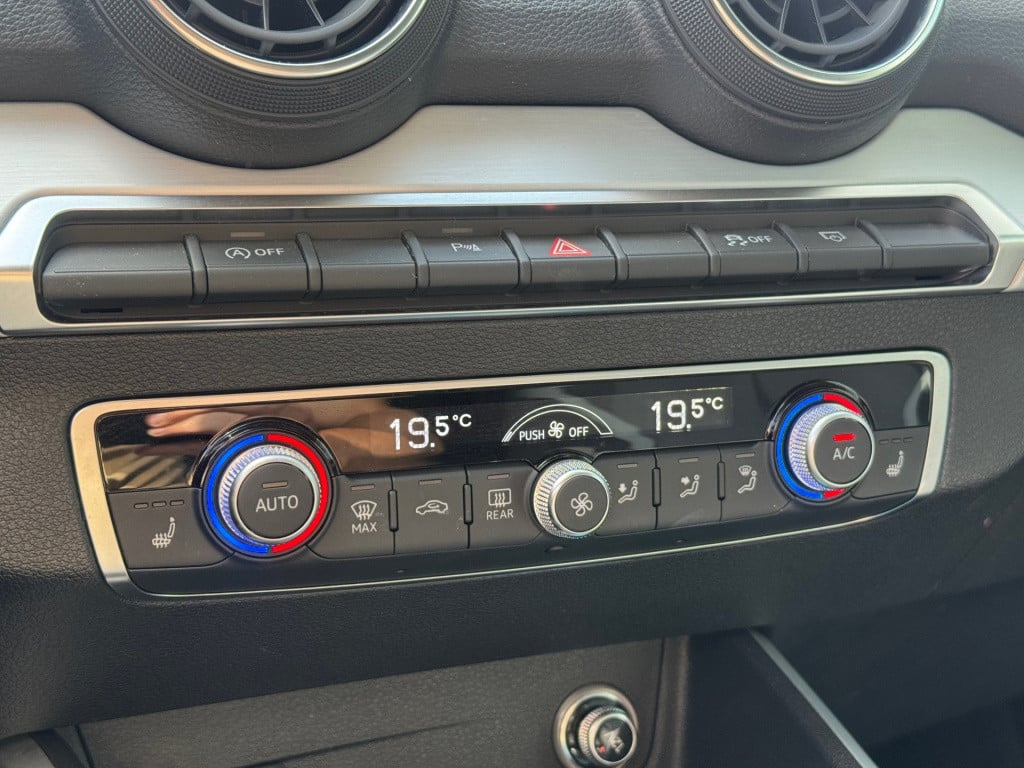 Audi Q2 30 tfsi sport * keyless * stoelverwarming * pdc 2x