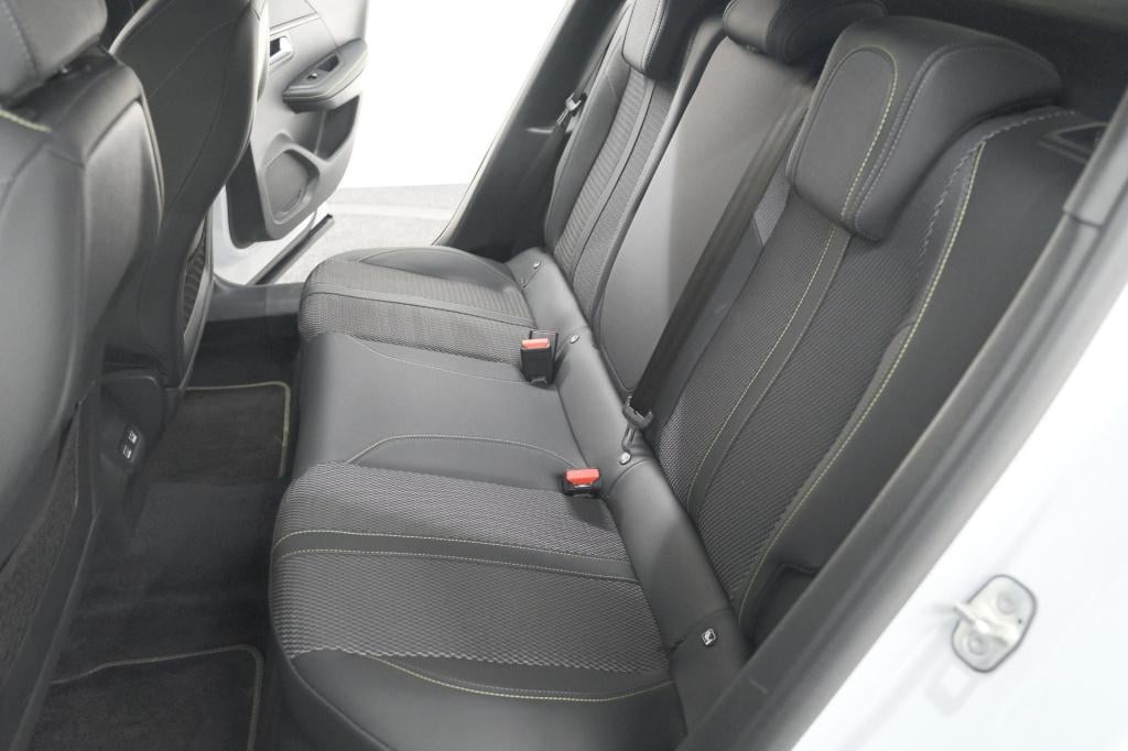 Peugeot 2008 puretech 130 eat8 gt | camera | apple carplay | parkeersensore
