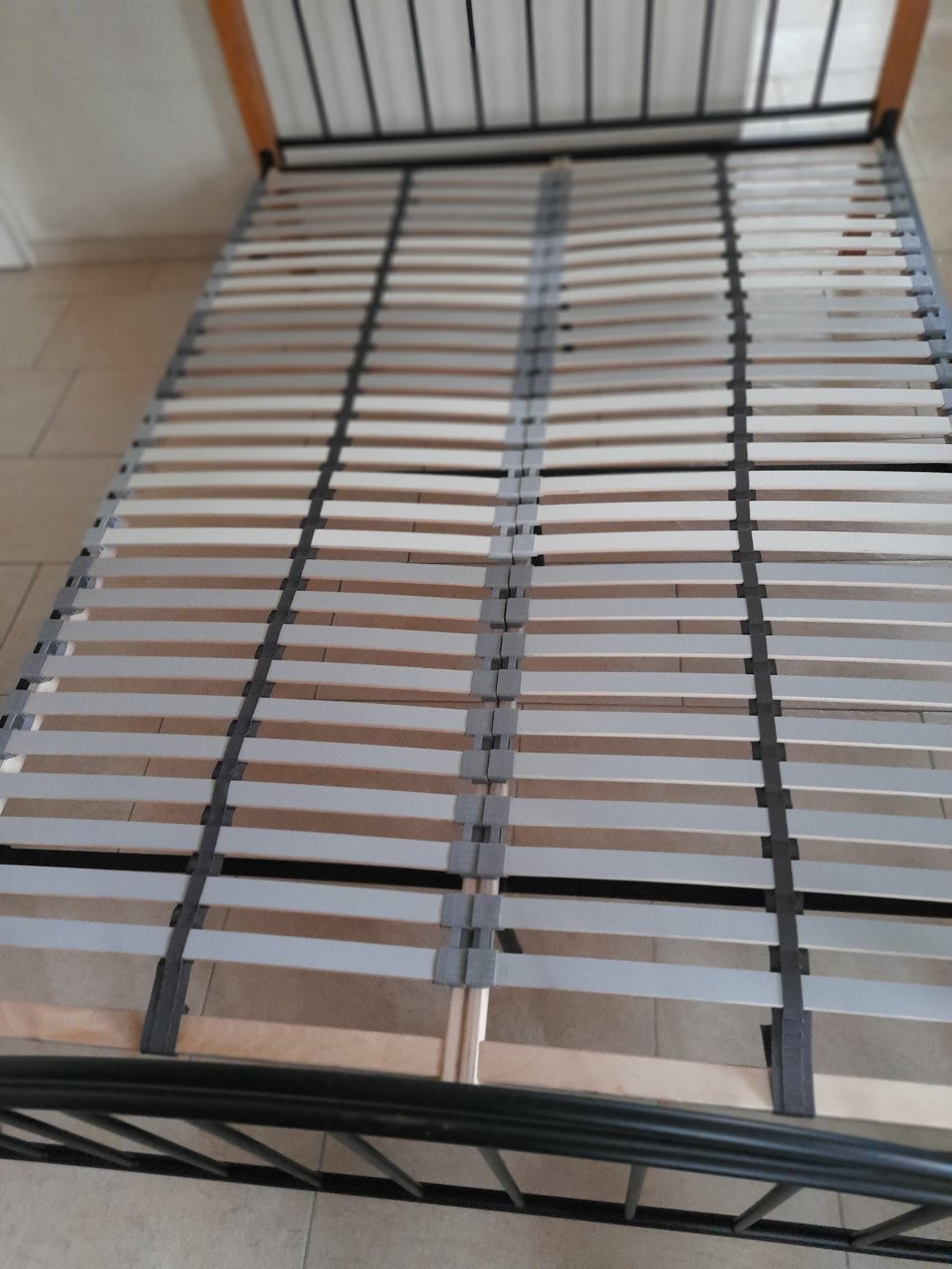 2P Bed 140 x 200 ( in goede nette staat)