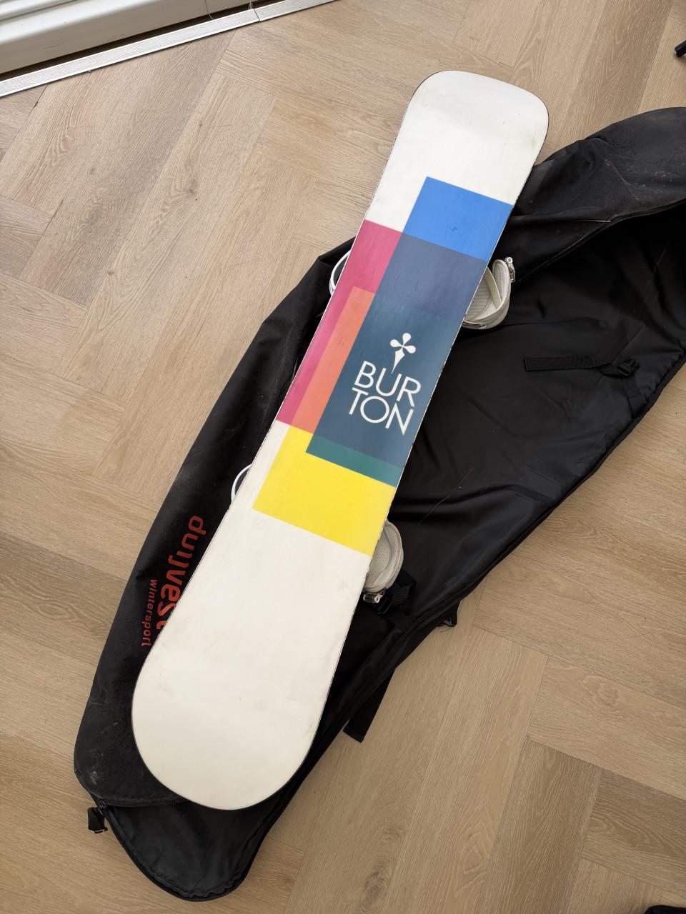 Snowboard Burton Troop met Burton Lexa binders