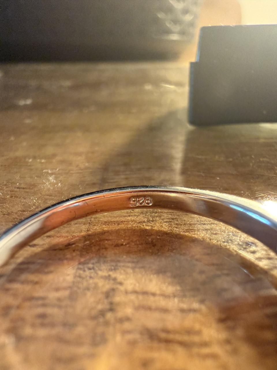 Nieuwe zilveren ring