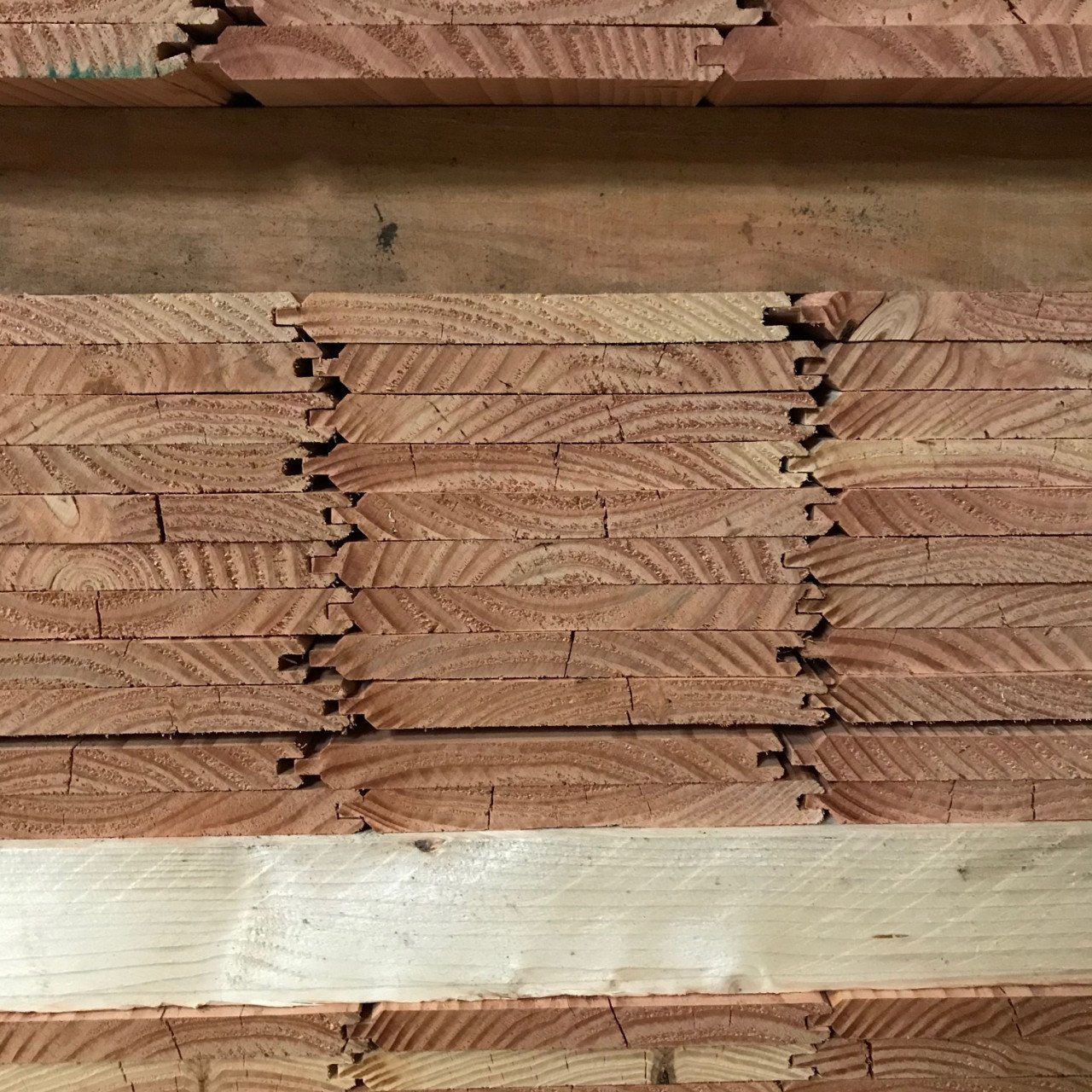 UITVERKOOP Douglas dakbeschot 18 cm werkende breedte.