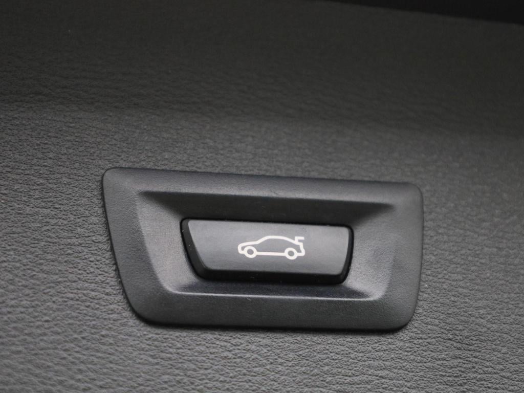 BMW X1 sdrive18i business edition plus | automaat | lmv | trekhaak | parkee
