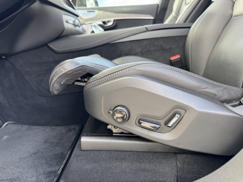 Volvo XC90 t8 455pk recharge ultra dark| full options!! b&w | luchtvering