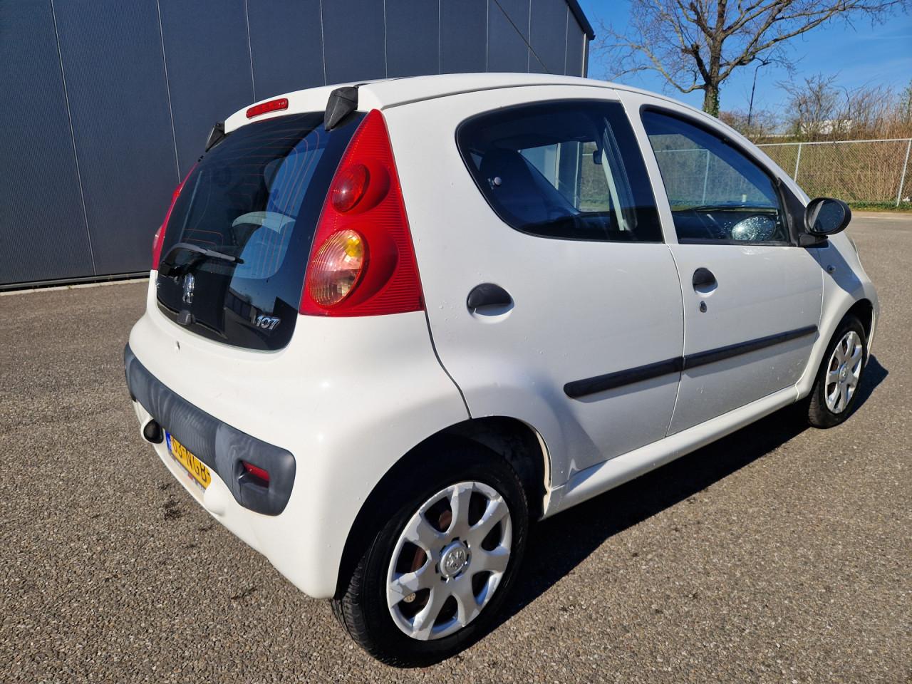 Peugeot 107 1.0-12V XR