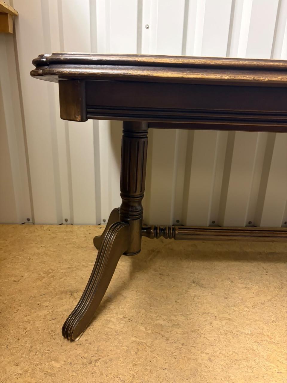 Houten eettafel