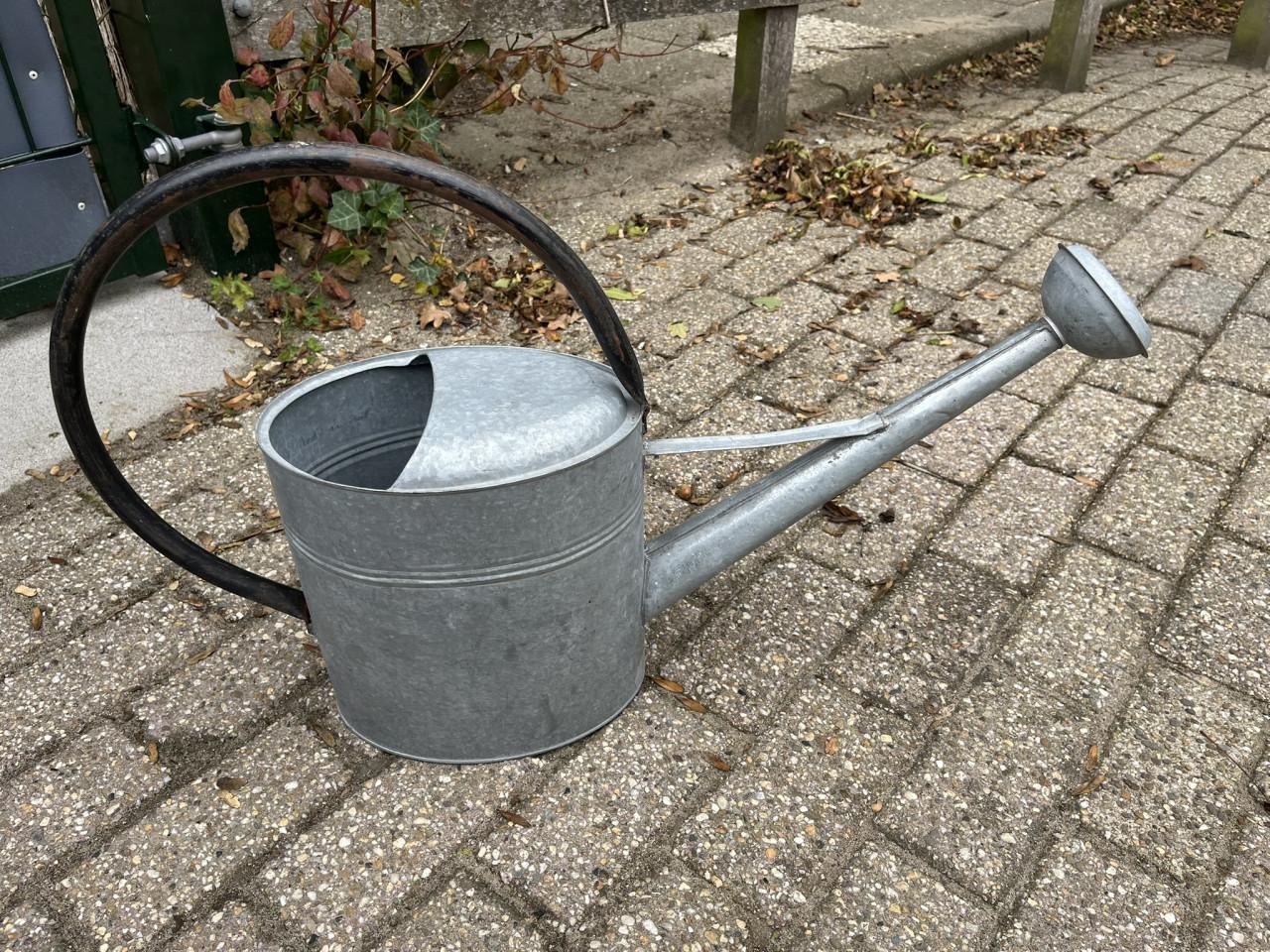 Gieters metaal verzinkt