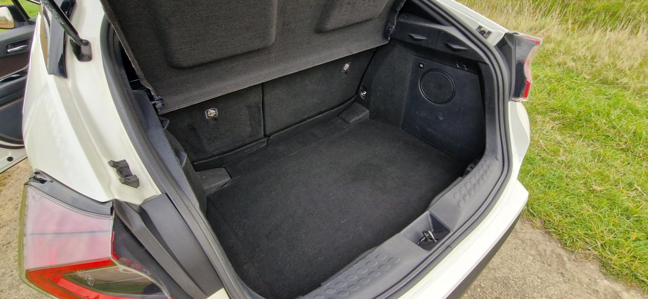 Toyota chr 1.8 hybride bi-tone plus,trekhaak,leder,led