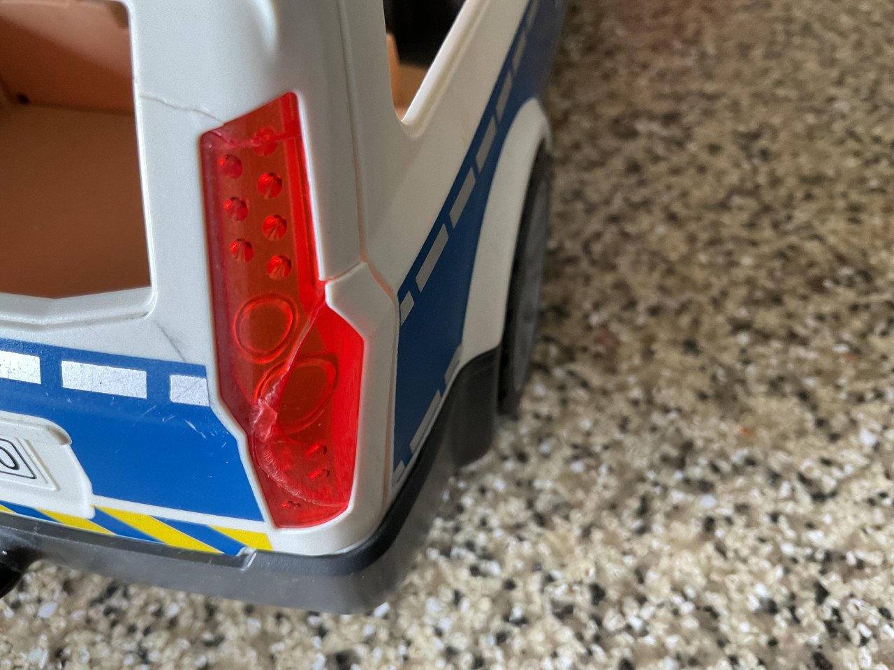 Verschillende voertuigen van Playmobil met bestuurder.