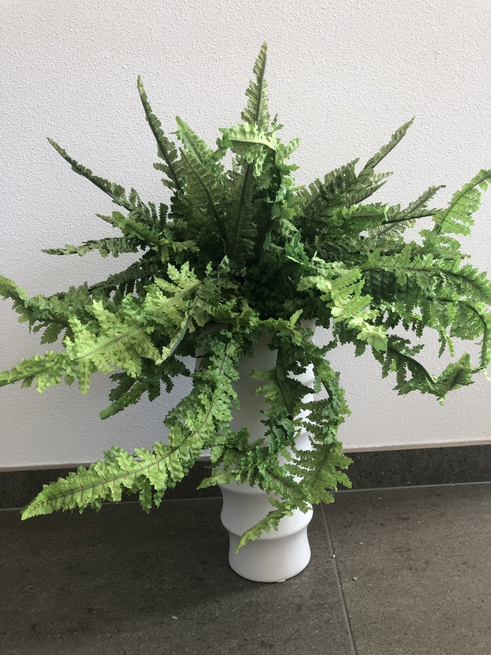 Kunstplant, varen, met bloempot
