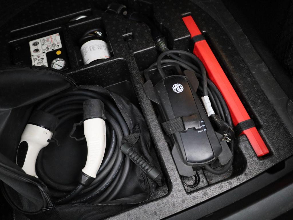 MG Zs Ev mg luxury 45 kwh | automaat | panoramadak | leder | navigatie | ai