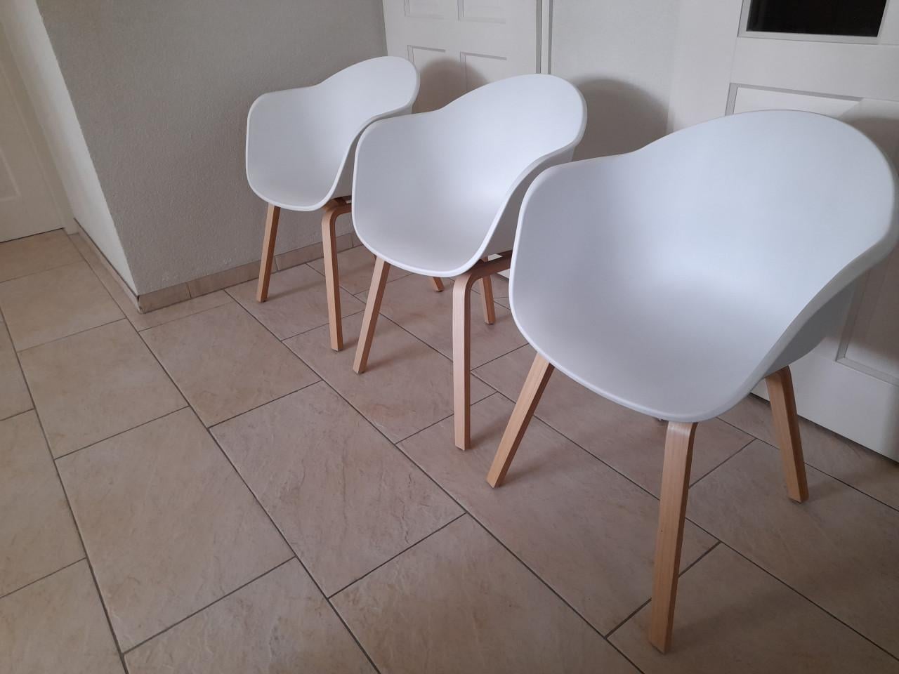 3 Leuke stoelen (z.g.a.n.)  €20 per stuk