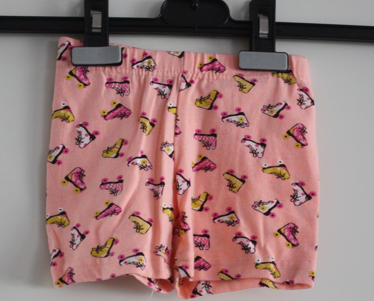 Kort brokje met rolschaatsen print maat 98-104