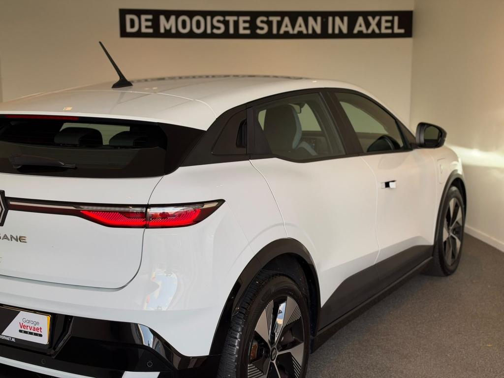 Renault Megane E-tech ev40 standard charge equilibre