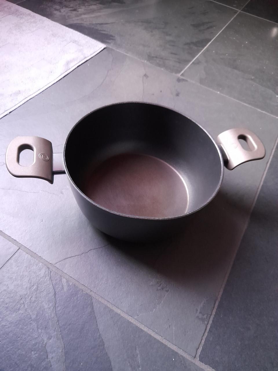 Pan zonder deksel, gratis af te halen.