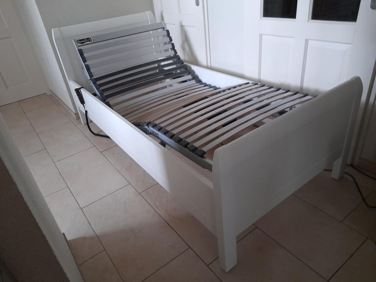 Senioren bed 90 x 200 met elektrisch verstelbare bossflex lattenbodem
