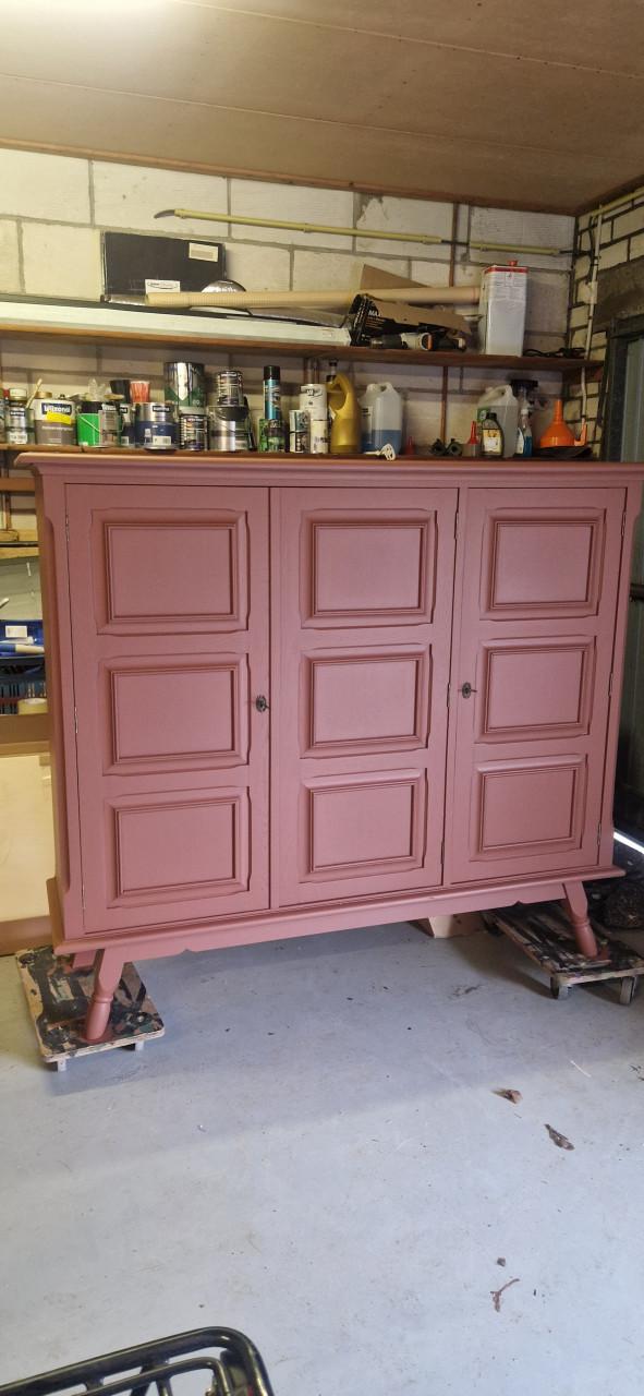 Gave eiken kast in koper bruine kleur