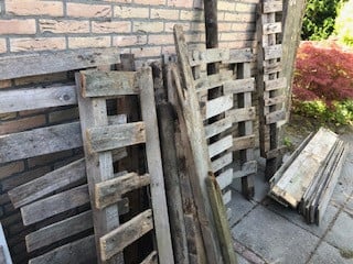 Heleboel oud hout (schuttingplanken/delen) wel met spijkers